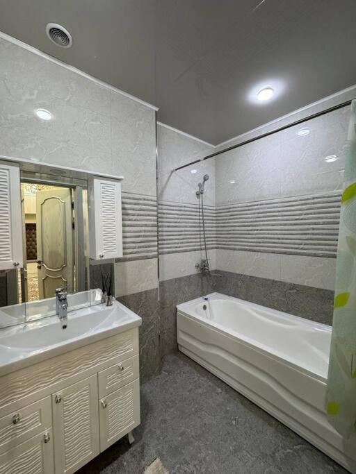 Новая Квартира В Центре Ташкента Tashkent Exterior photo